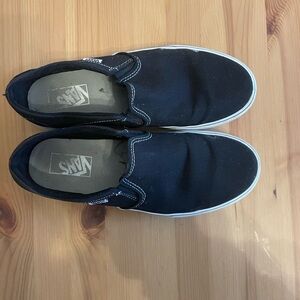 Vans slippers never wear US10.